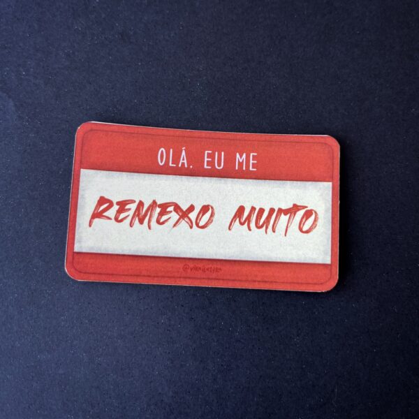 Eu Me Remexo Muito - Adesivo